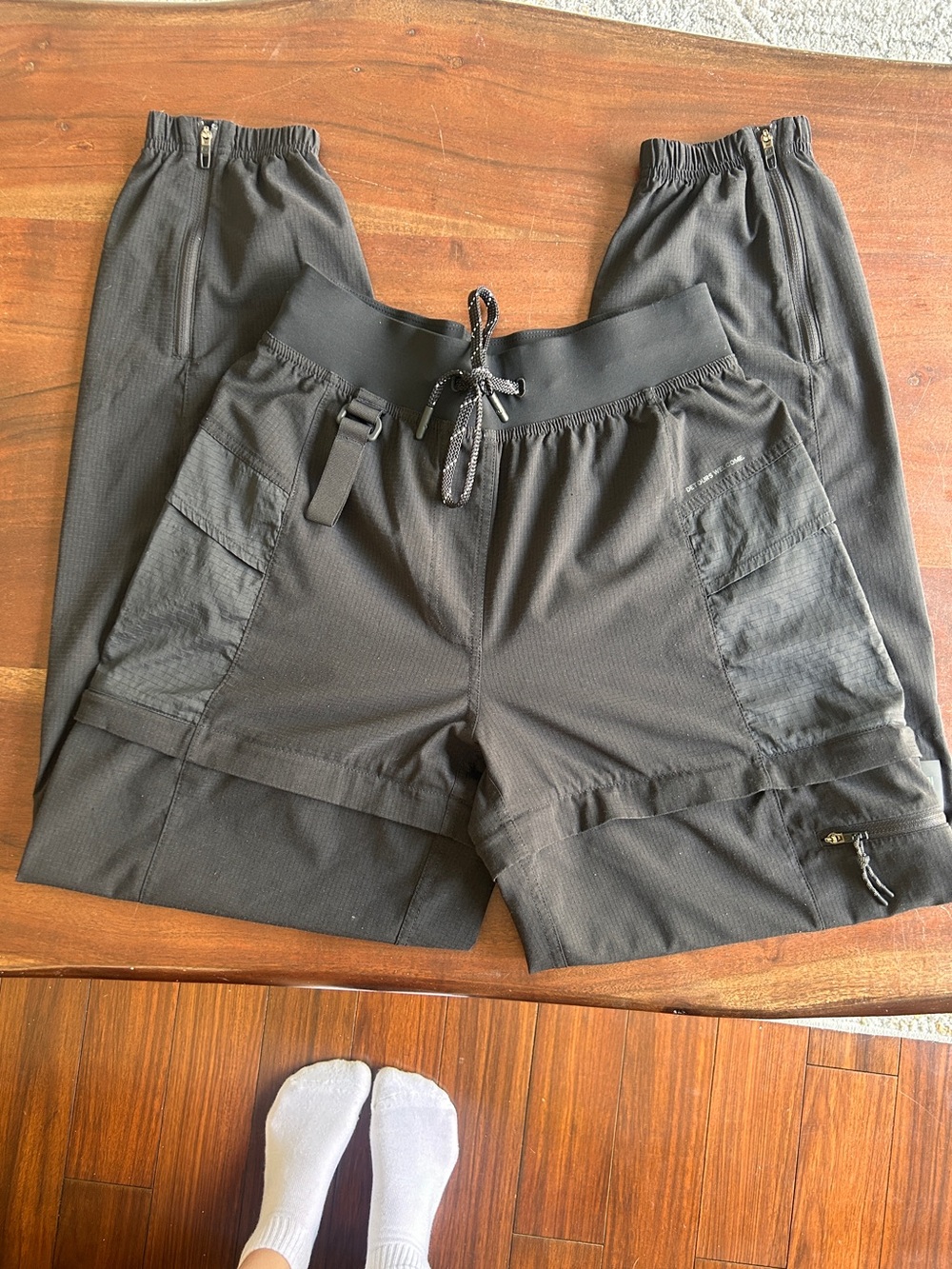 Lululemon Convertible High-Rise Hiking Jogger *WovenAir • Black • Size 4 - Picture 9 of 14